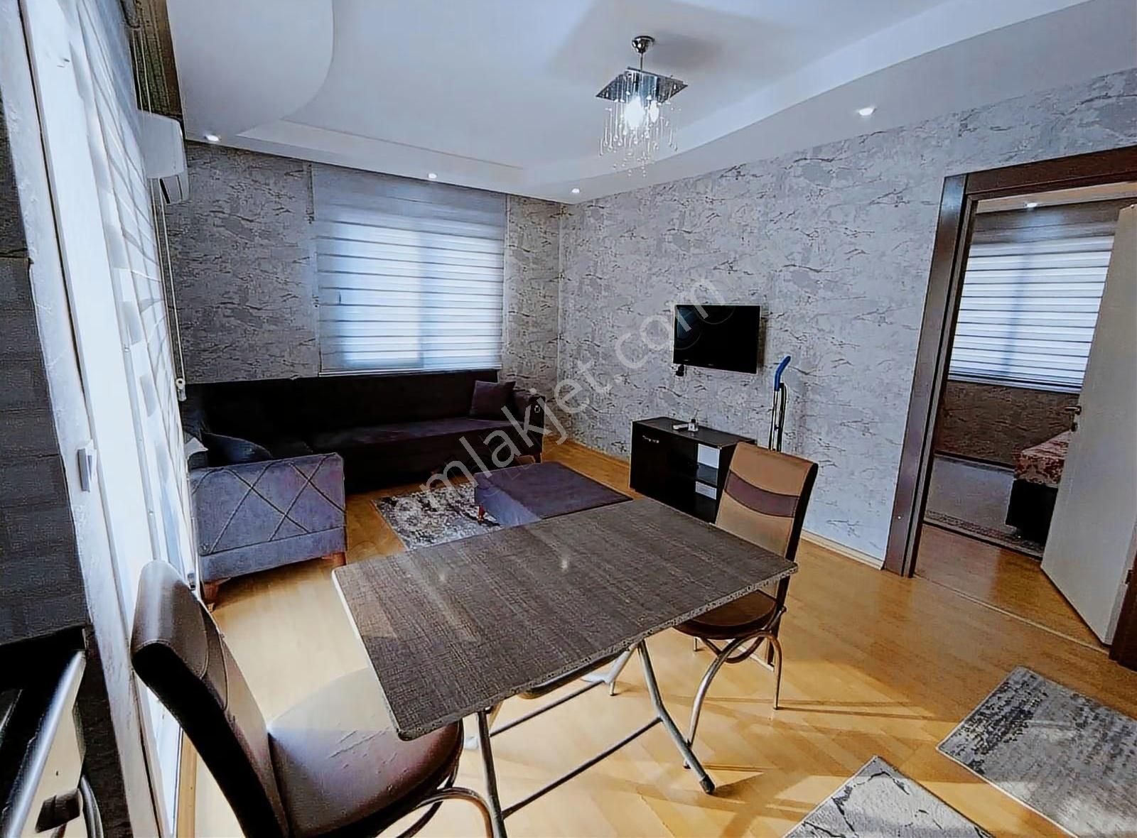 Gold Plus Emlaktan Caddeye Yakın 1+1