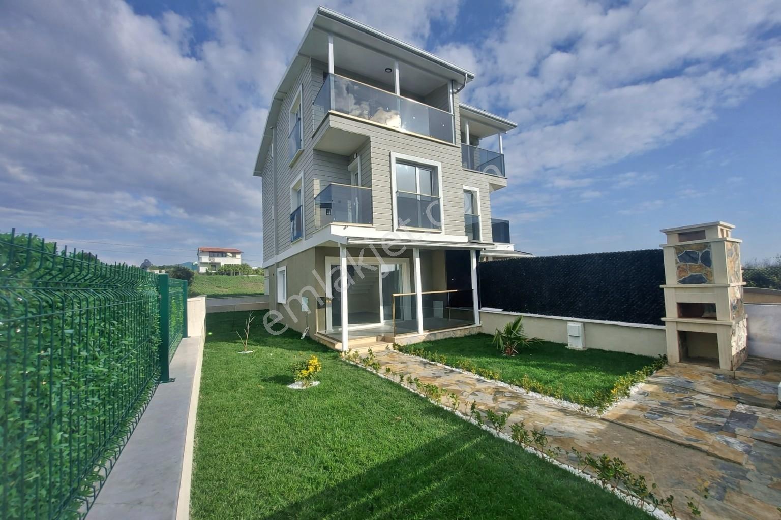 Tekirdağ Marmara Ereğlisi Yeniçiftlikte 4+1 Bahçeli Yazlık Villa