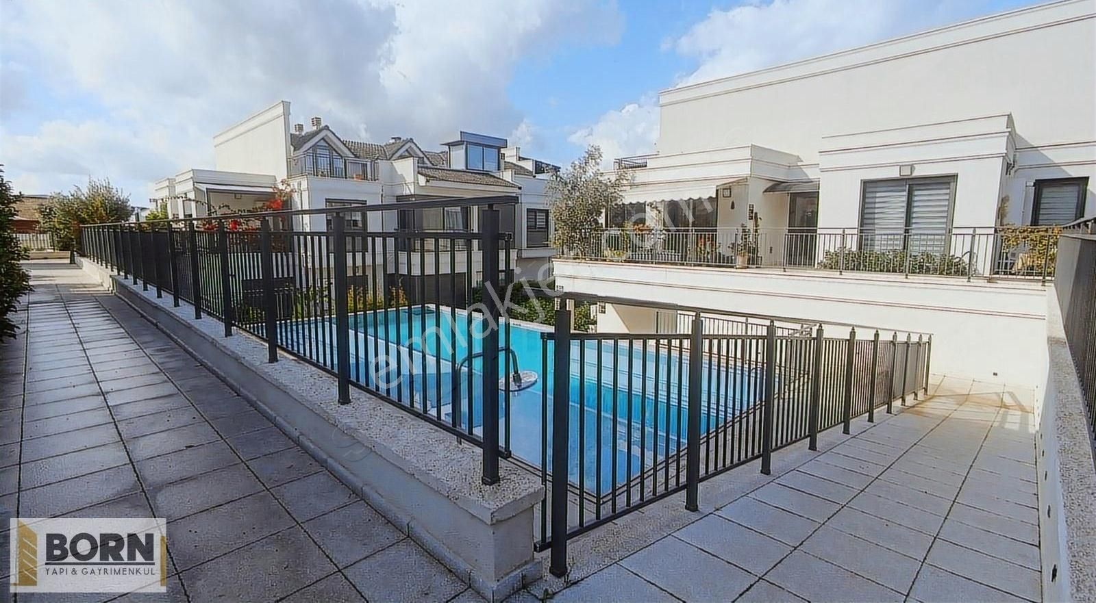 Güzelbahçe Kahramandere De 2+1 Havuzlu Site İçinde Daire