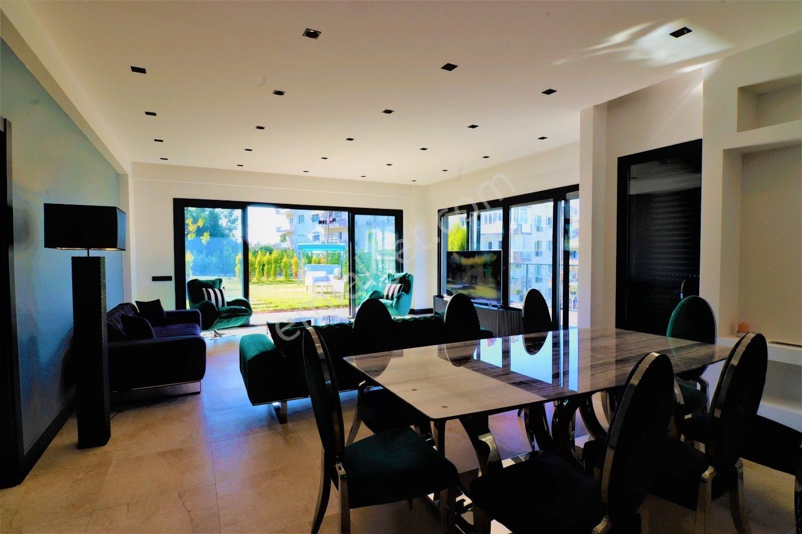 Kuşadası Marinada Geniş Bahçe Kullanımına Sahip Havuzlu Sitede - Görsel 6