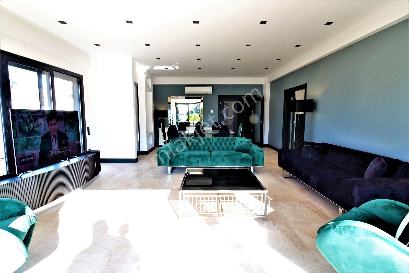 Kuşadası Marinada Geniş Bahçe Kullanımına Sahip Havuzlu Sitede - Görsel 7