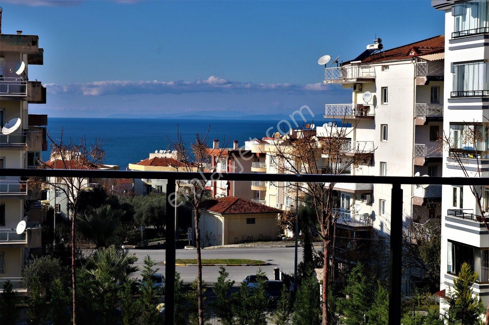 Kuşadası Marinada Geniş Bahçe Kullanımına Sahip Havuzlu Sitede - Görsel 9