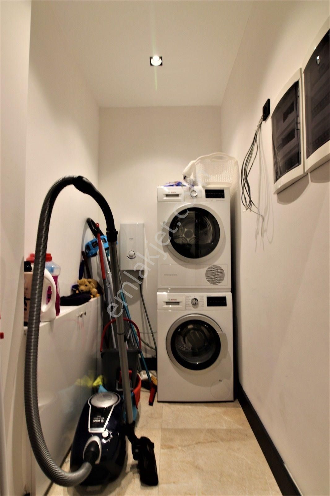 Kuşadası Marinada Geniş Bahçe Kullanımına Sahip Havuzlu Sitede - Görsel 22