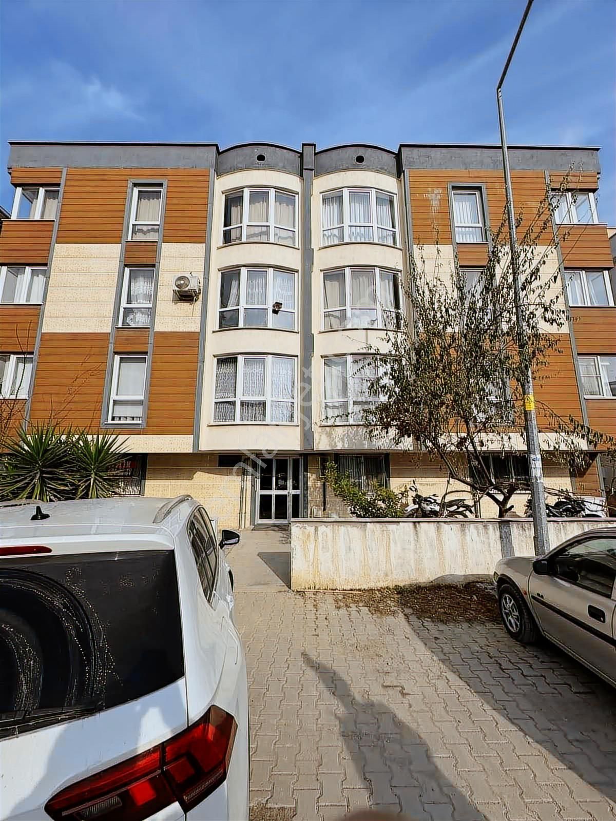 Rw - Fly' Dan Muradiye Merkezde Eşyalı Satılık 1+1 Daire