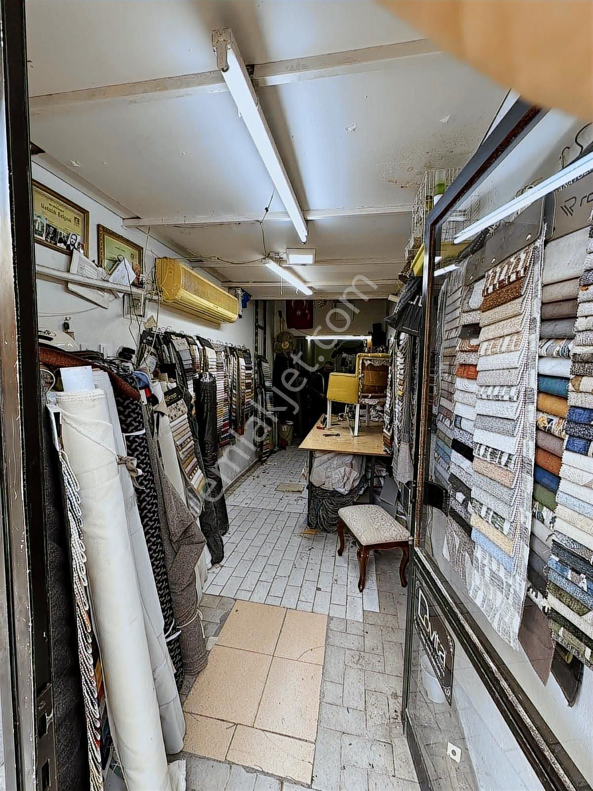 Rw - Fly' Dan Merkezi Konumda Satılık Dükkan