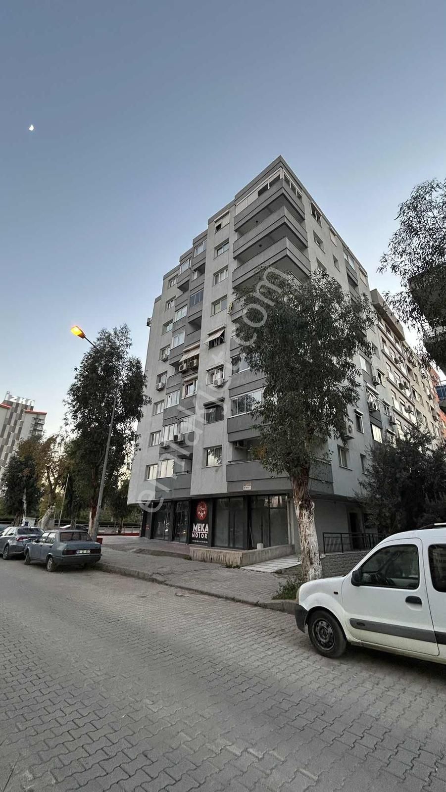 Bayraklı Mansuroğlu Mahallesinde Satılık 3+1 Daire