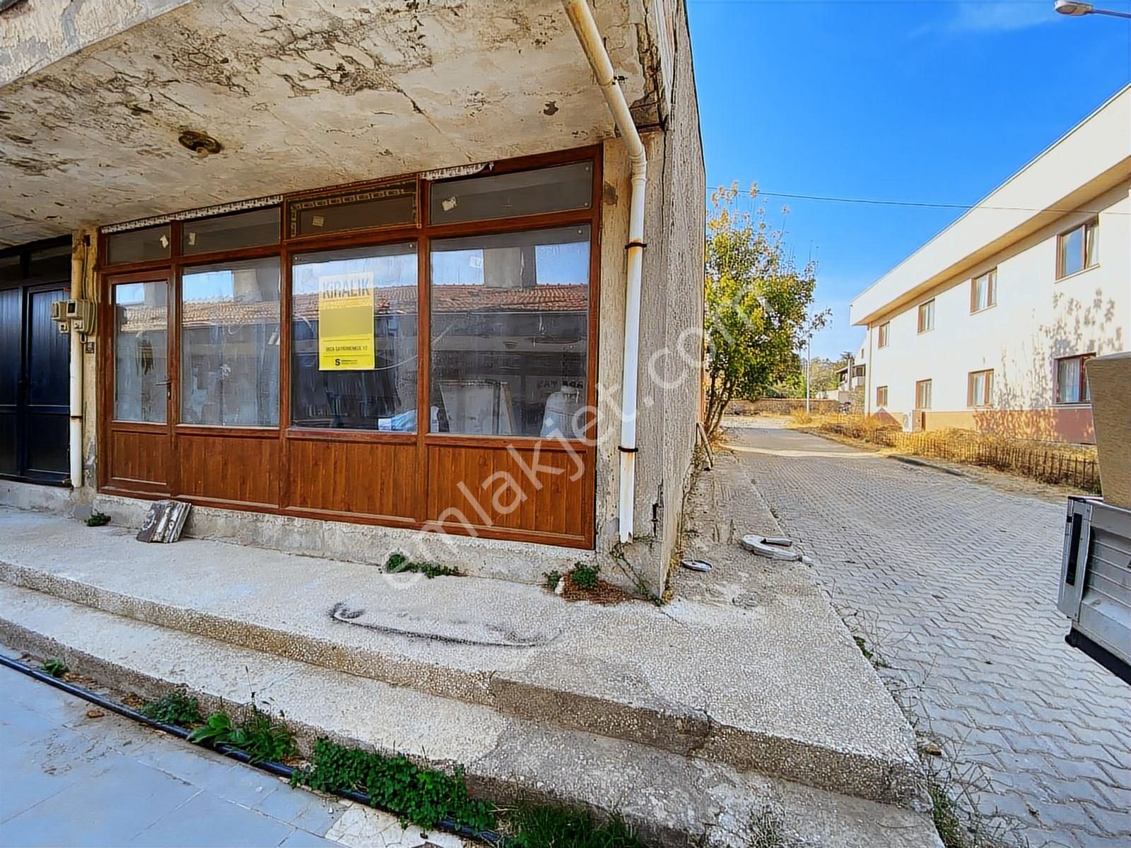 Gökçeada Merkezde Kiralık İş Yeri Ofis İçin İdeal - Görsel 2