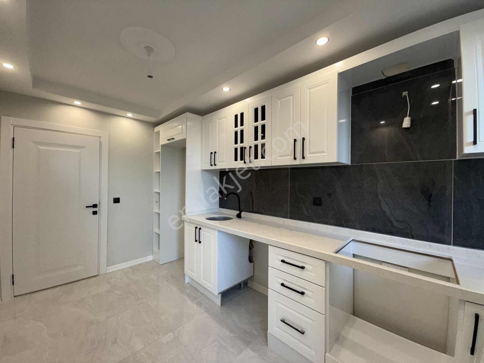 Konum Emlaktan Fevzi Çakmak Mh. İstasyon Cd. Cephe 2+1 Ara Kat - Görsel 6