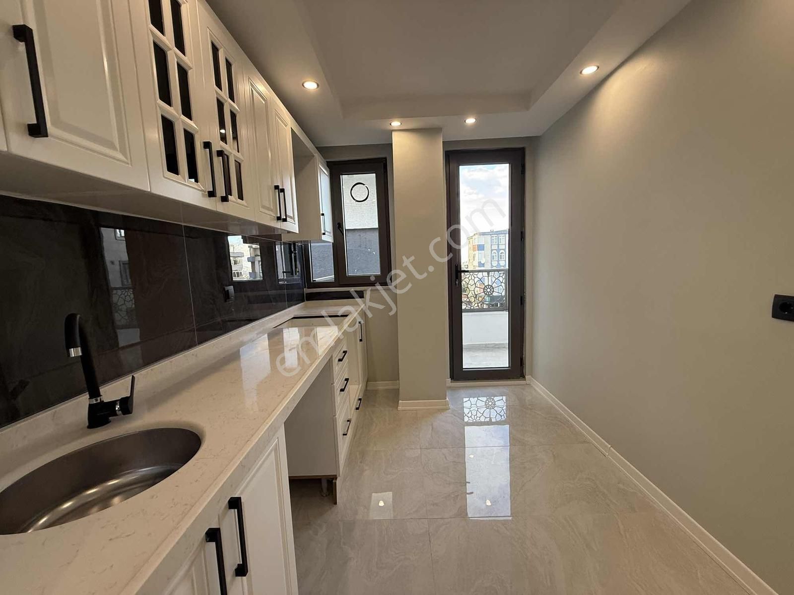 Konum Emlaktan Fevzi Çakmak Mh. İstasyon Cd. Cephe 2+1 Ara Kat - Görsel 14