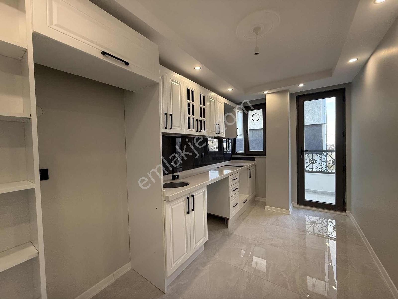 Konum Emlaktan Fevzi Çakmak Mh. İstasyon Cd. Cephe 2+1 Ara Kat - Görsel 5