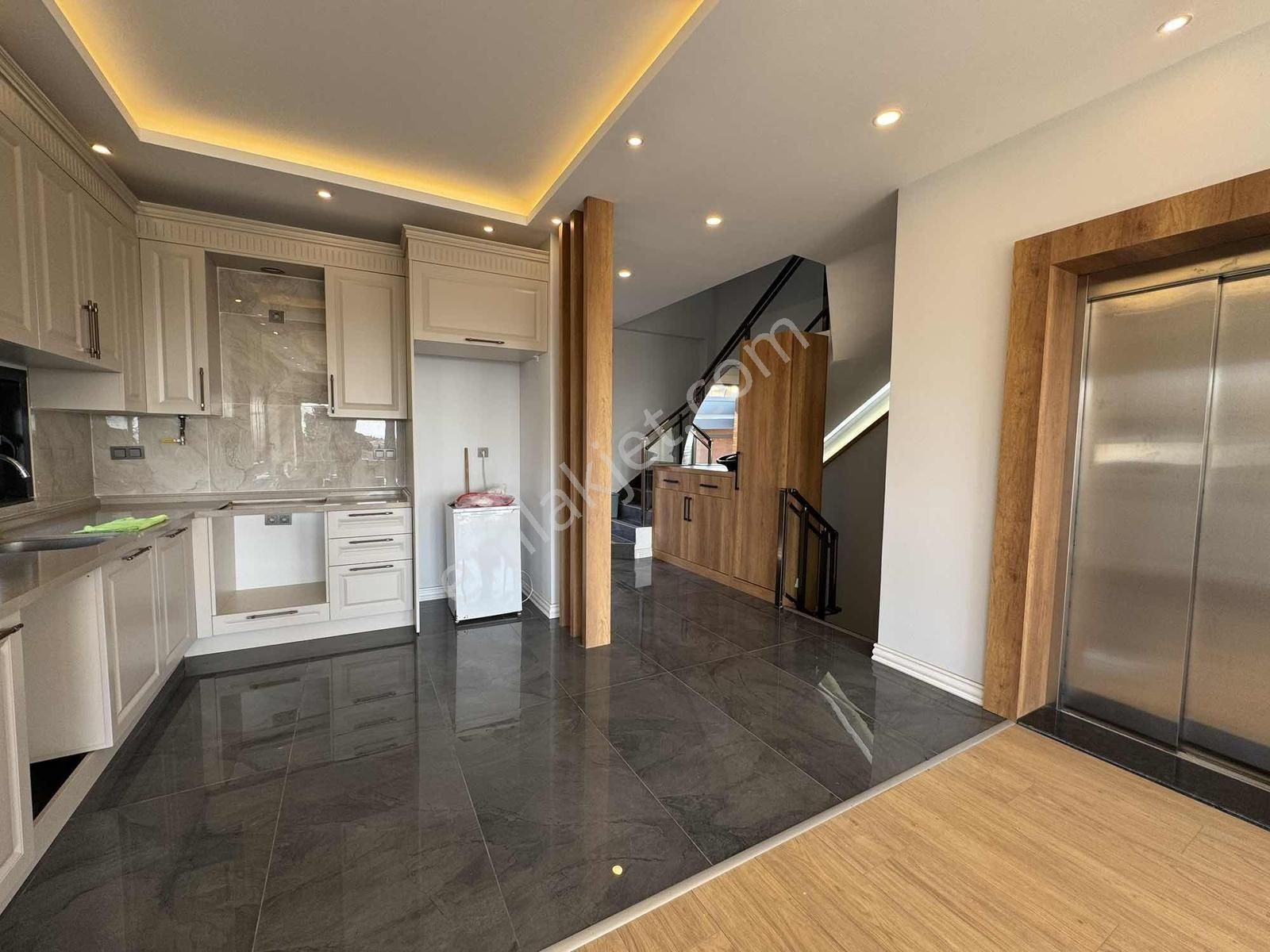 Bayramoğlu Yelkenkayada 5+2 445m² Asansörlü Triplex Villa - Görsel 16