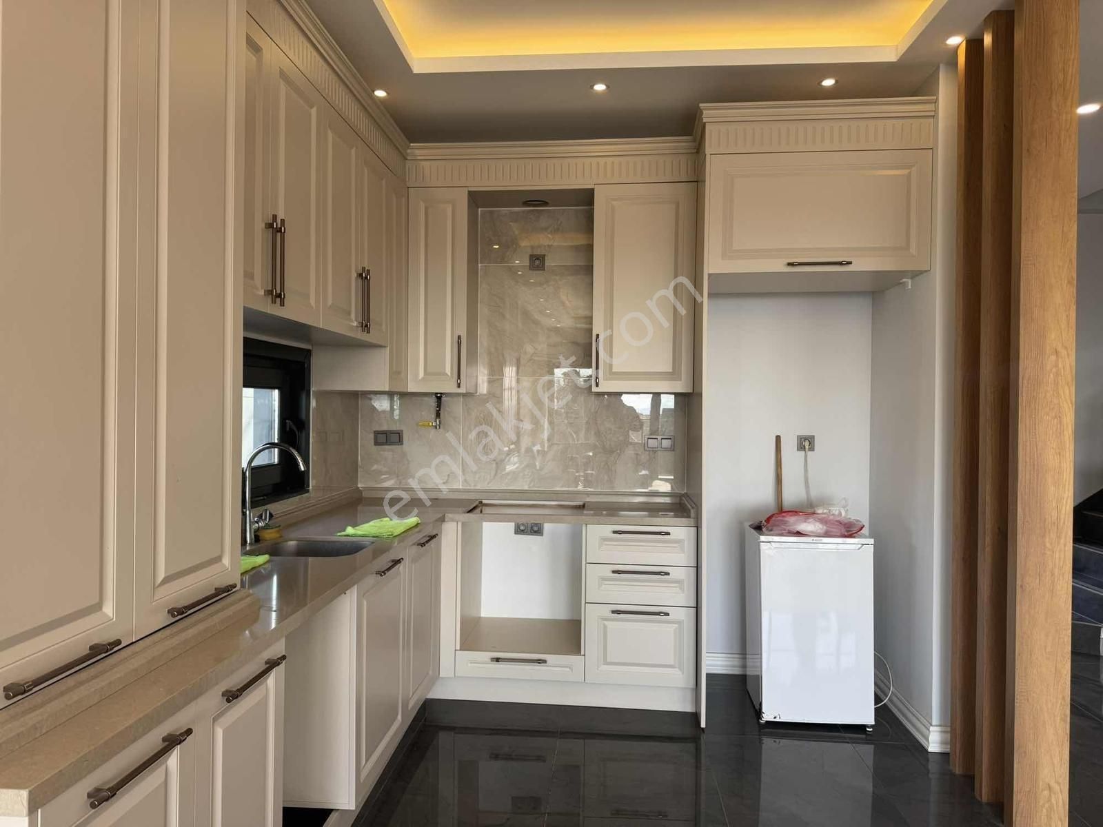 Bayramoğlu Yelkenkayada 5+2 445m² Asansörlü Triplex Villa - Görsel 18