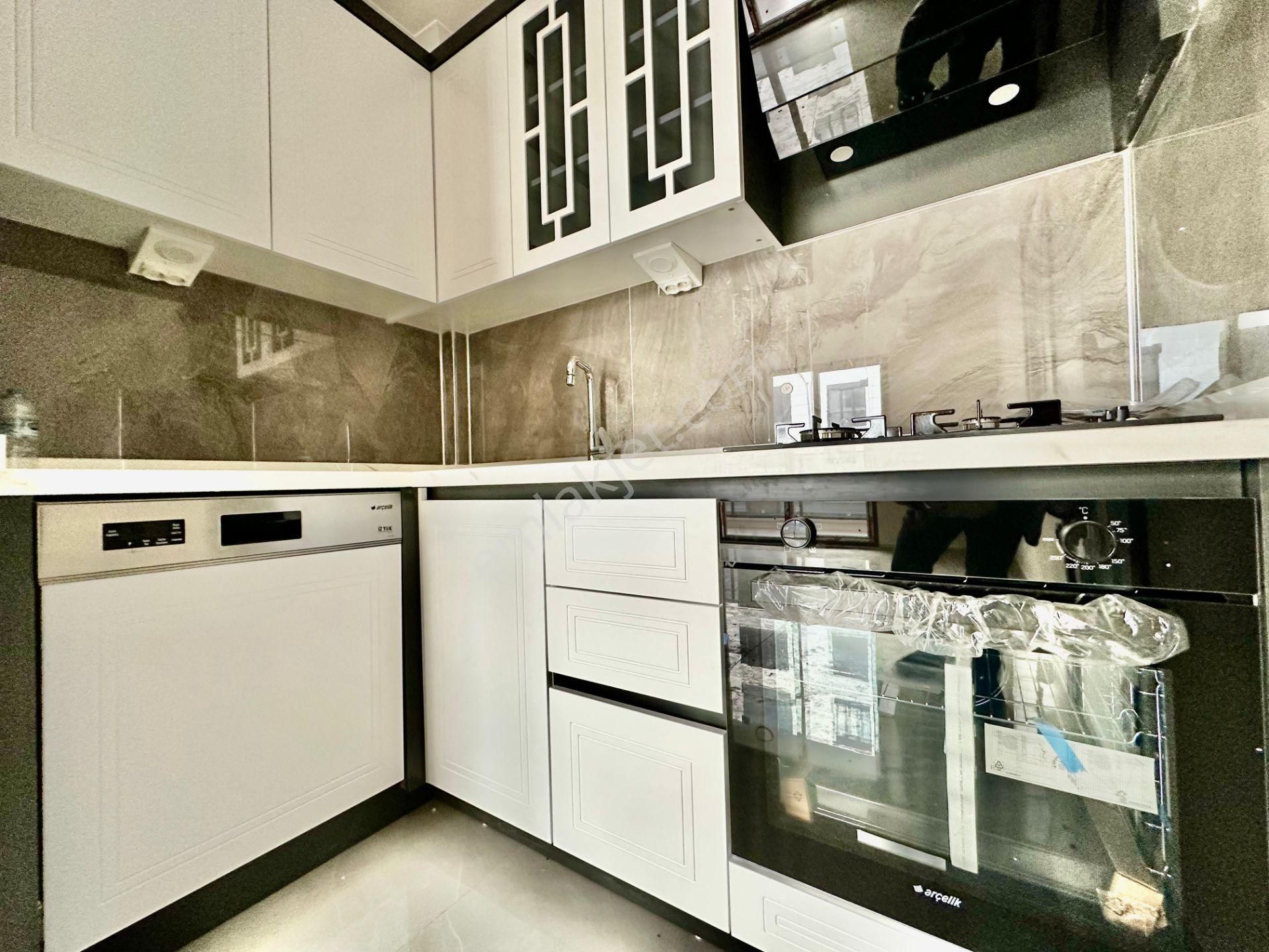 ꧁ay Emlak'tan꧂akçay'da Ön Cephe Doğalgazlı Asansörlü Muhteşem Konumlu Satılık 1+1 Lüx Daire