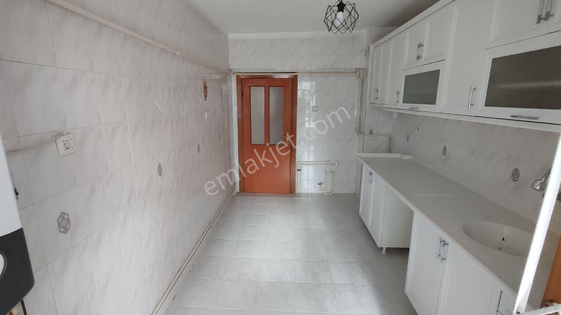 Atanora Vadiden Trt Panora Yakını 3 Cepheli Kombili Cadde Yakını Balkonlu Boş 3+1 - Görsel 4