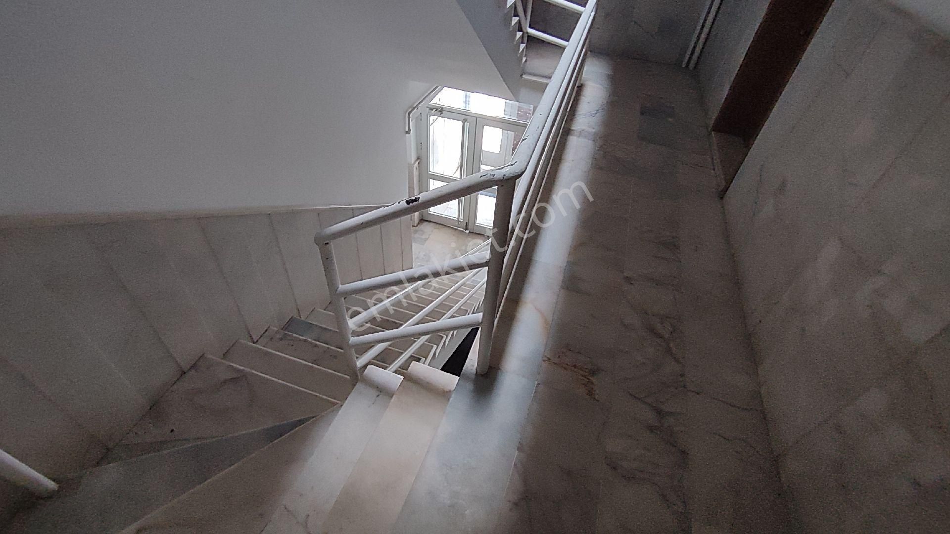 Atanora Vadiden Trt Panora Yakını 3 Cepheli Kombili Cadde Yakını Balkonlu Boş 3+1 - Görsel 21