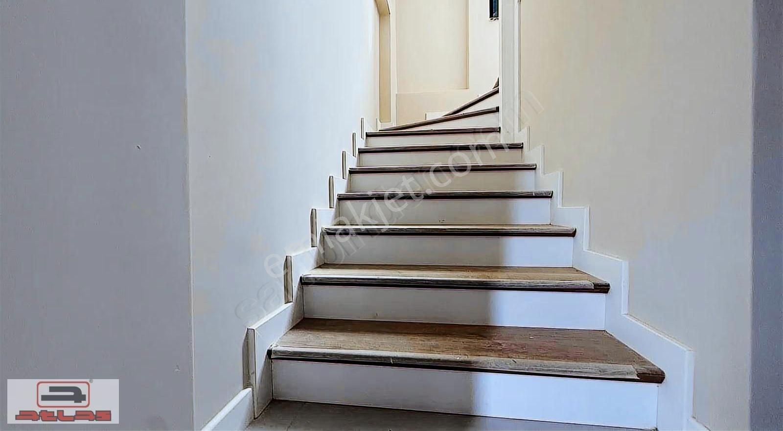 Kabaoğlu'nda Acil Satılık! Vadi Manzaralı, Oturuma Hazır Villa - Görsel 6