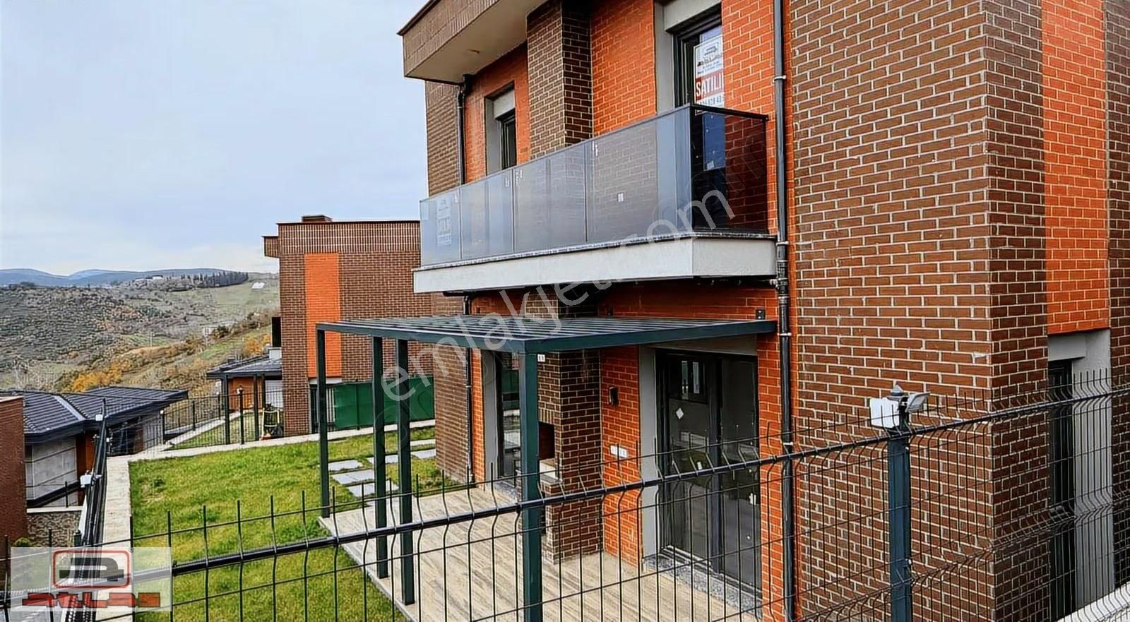 Kabaoğlu'nda Acil Satılık! Vadi Manzaralı, Oturuma Hazır Villa - Görsel 4