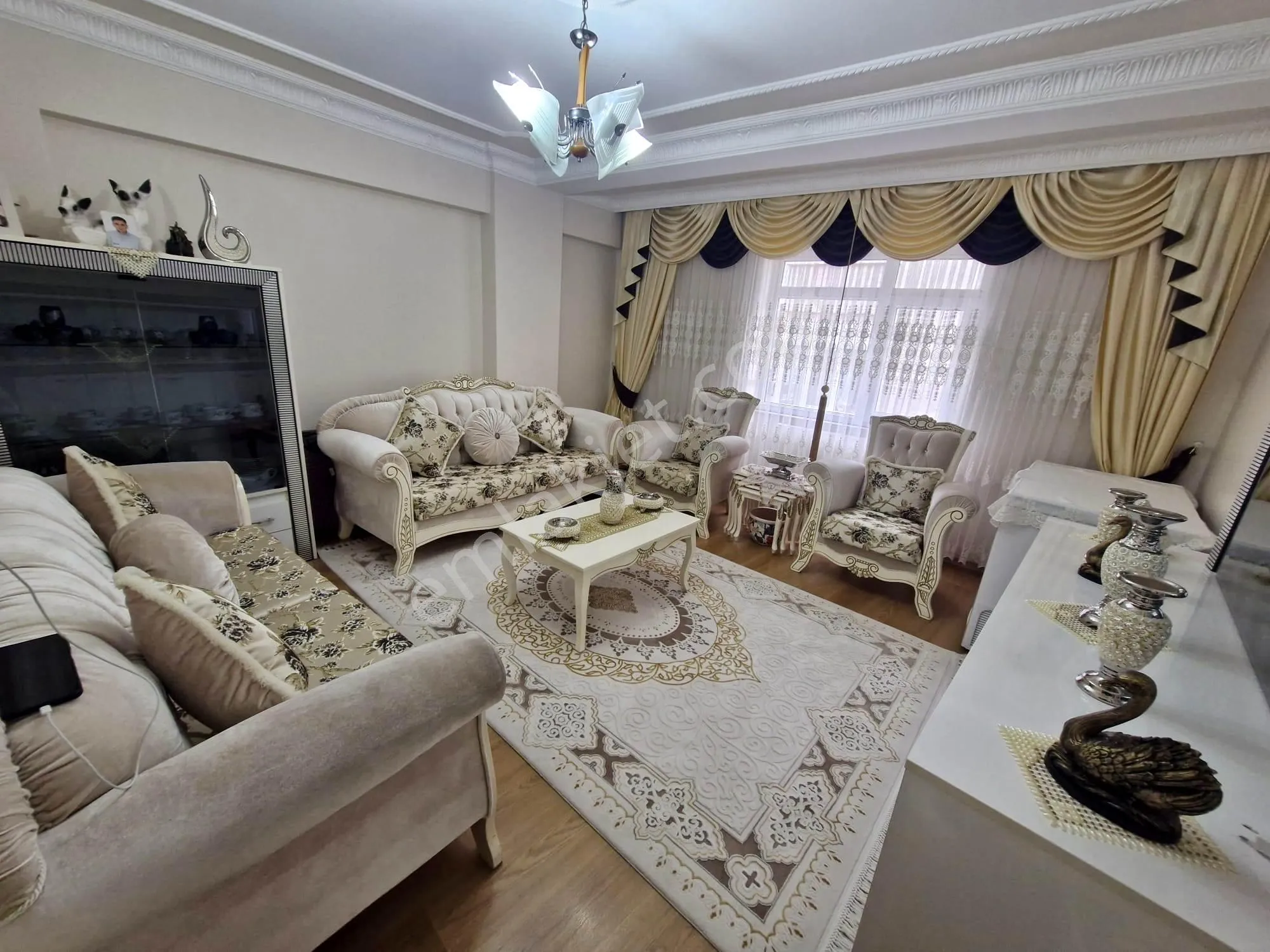 Çakmak Durağı Yakını Satılık Ara Kat 3+1 Ultra Geniş Daire