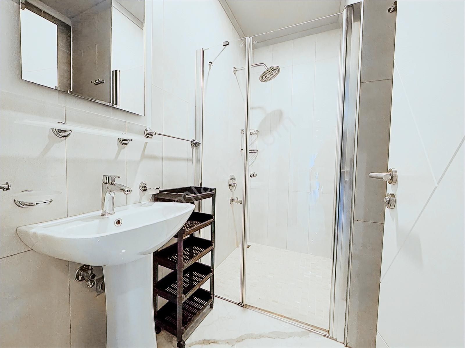 Alanya Merkezde 3+1 İkamete Uygun Düz Ayak Ayrı Mutfak!! - Görsel 6