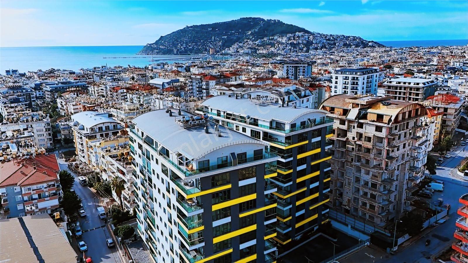 Alanya Merkezde 3+1 İkamete Uygun Düz Ayak Ayrı Mutfak!!