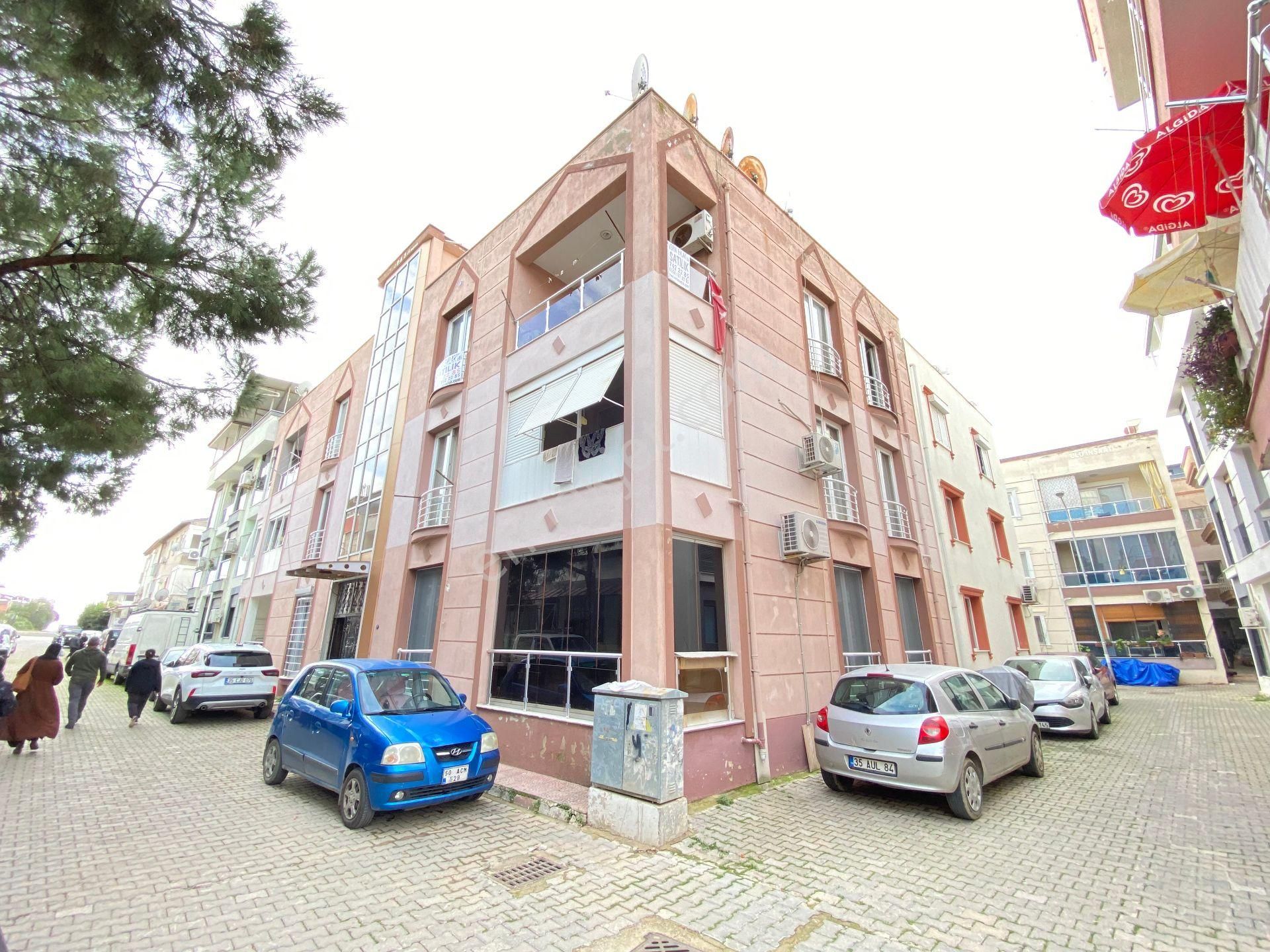 İzmir Seferihisar Ürkmez De Merkezinde Denize 100m Satılık 2+1 Daire