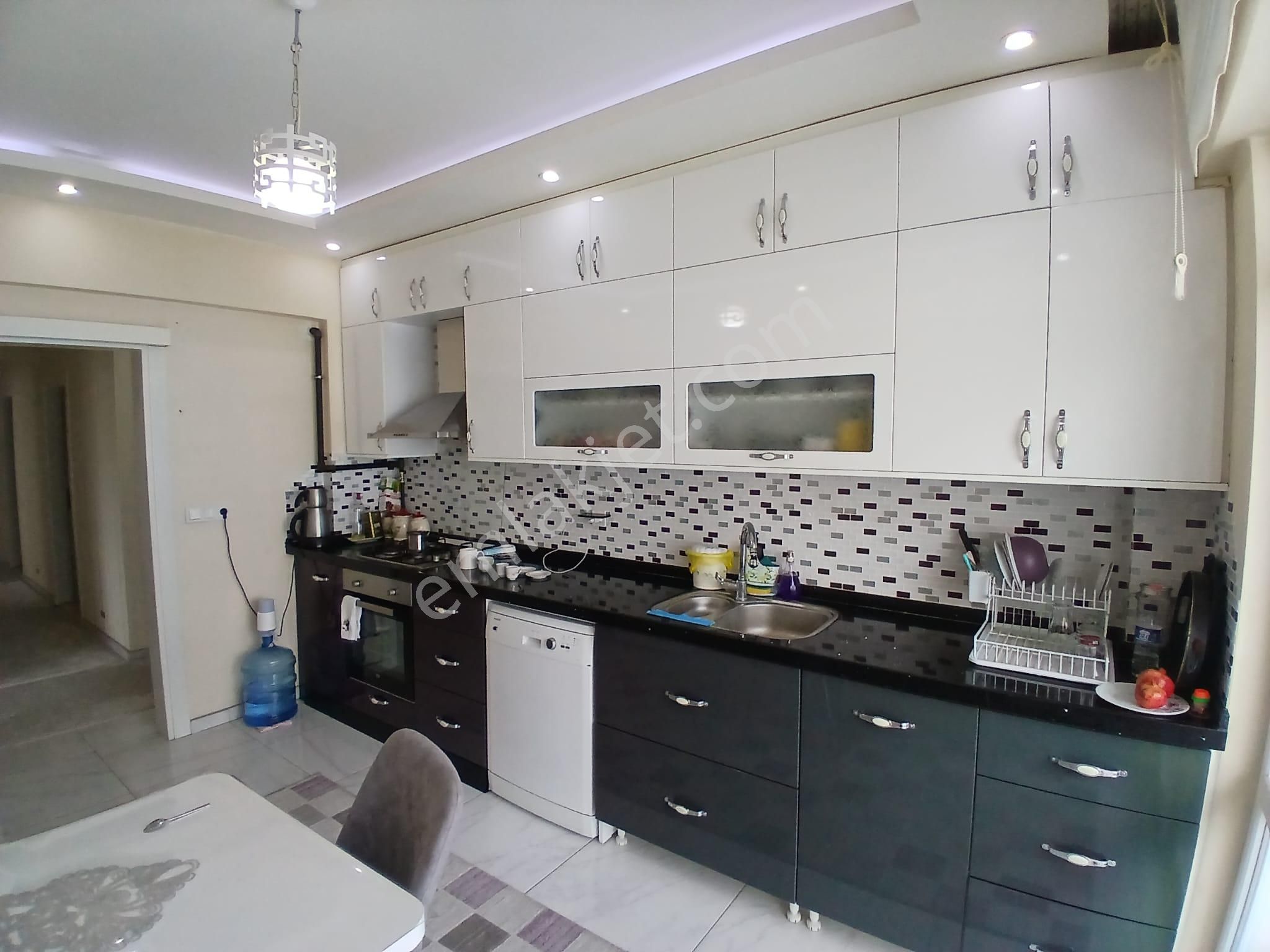 Akçay Emlak'tan Akşehir Gazi Mahallesinde Yerden Isıtma Asansörlü Satılık 3+1 Daire - Görsel 3