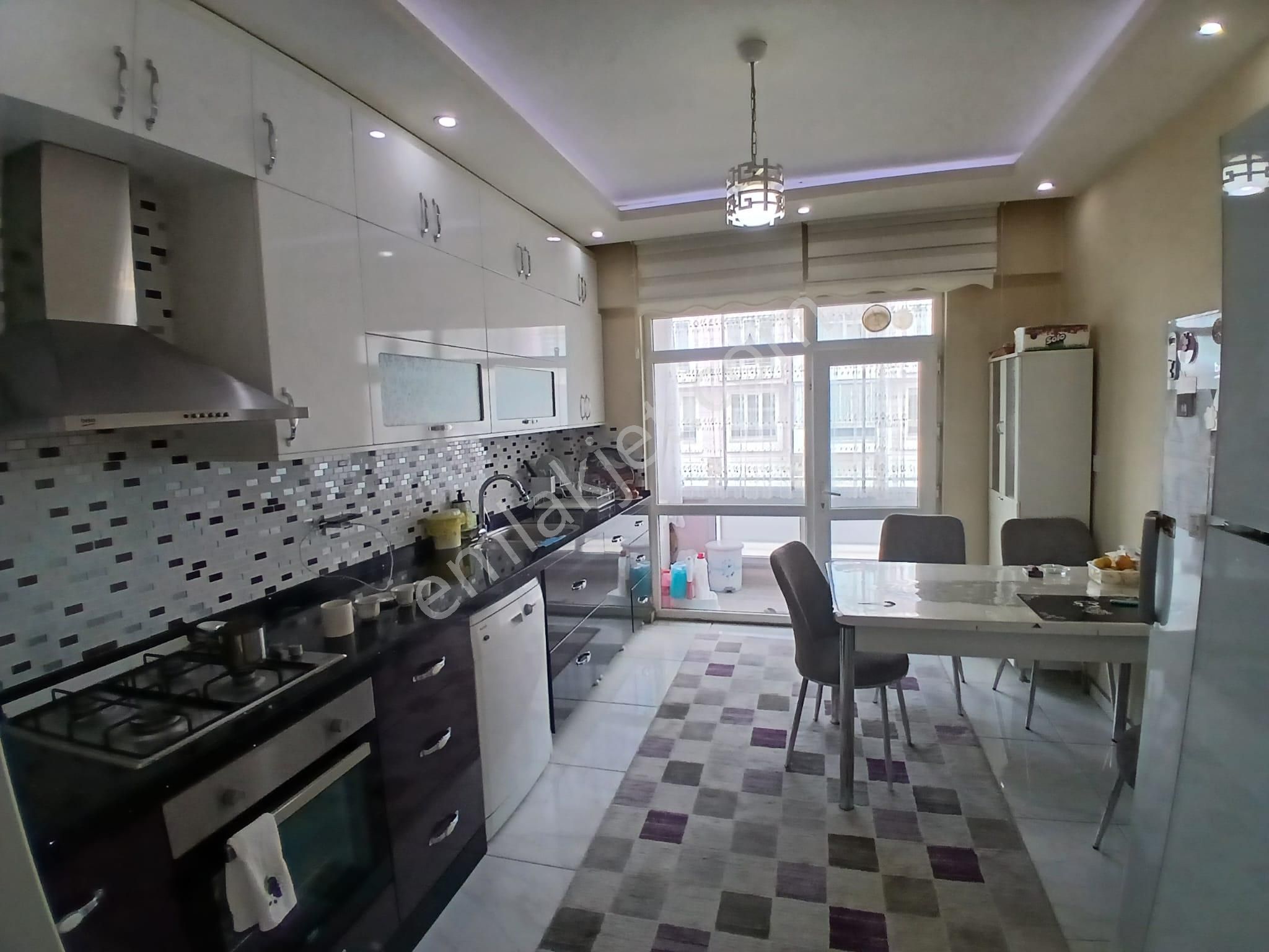 Akçay Emlak'tan Akşehir Gazi Mahallesinde Yerden Isıtma Asansörlü Satılık 3+1 Daire - Görsel 5