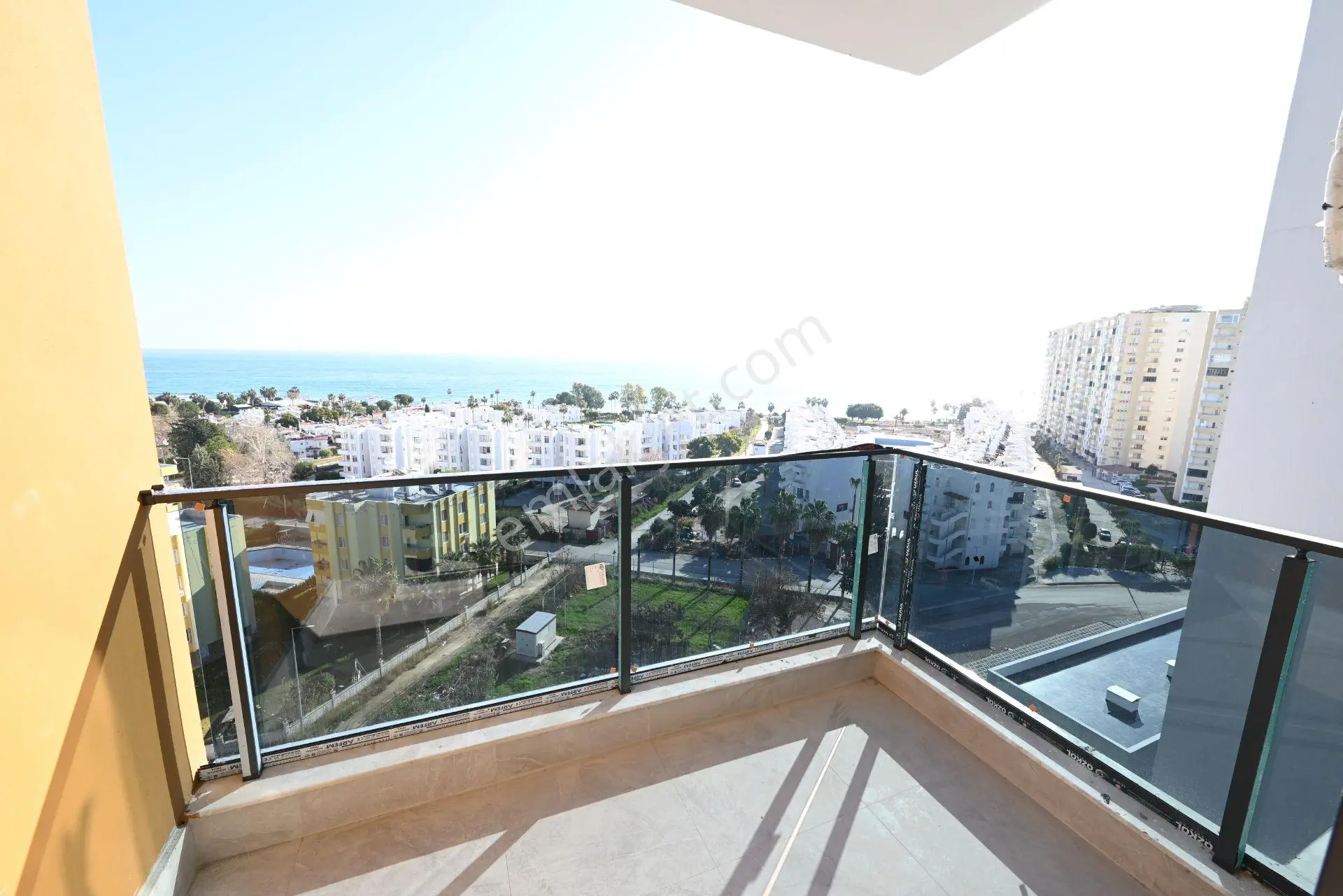 Üstünkent'ten Çeşmeli'de Satılık Deniz Manzaralı 1+1 Sıfır Daire