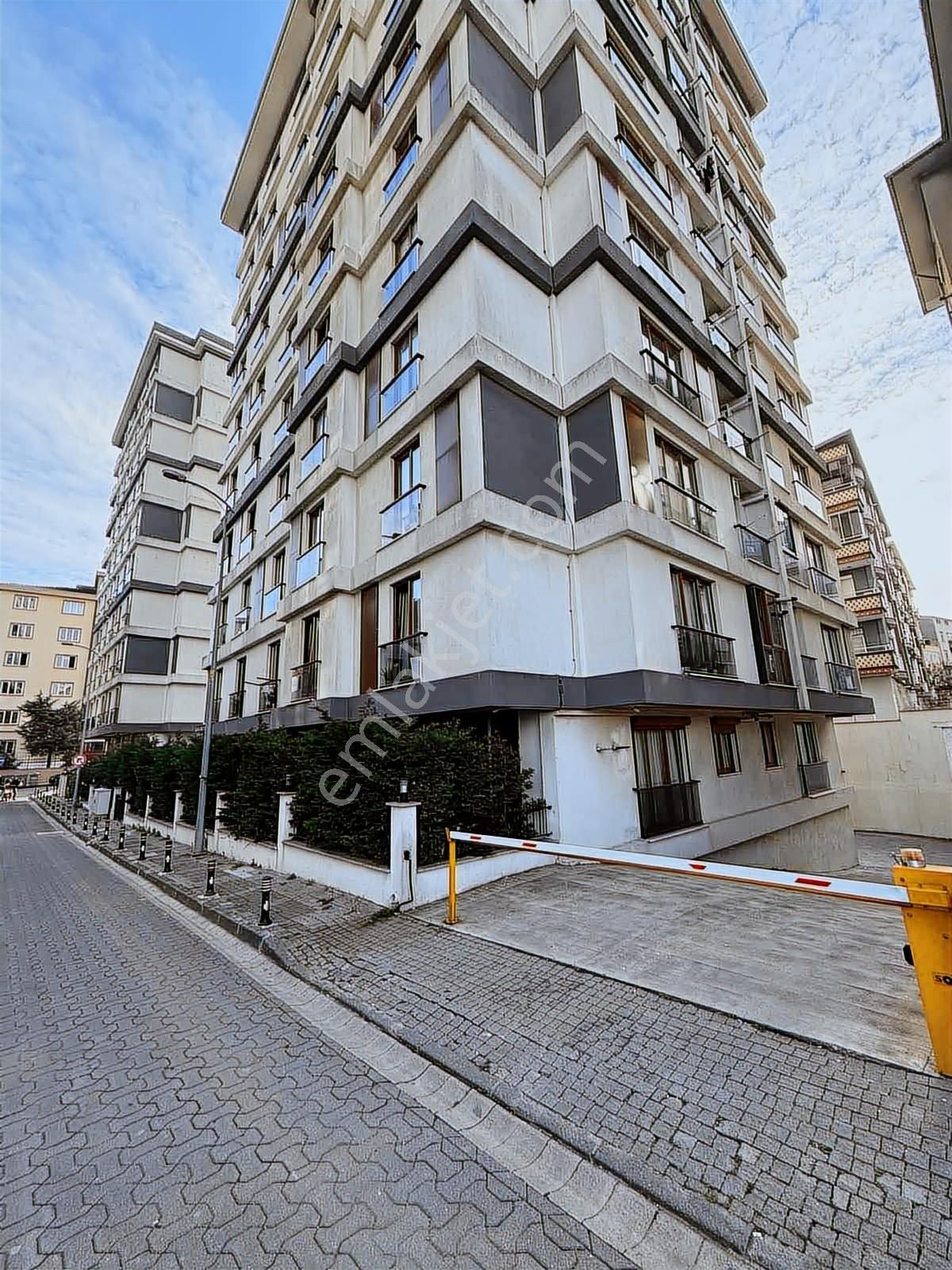 Ümraniye Atatürk Mh.3+1 Kapalı Oto Parklı Satılık Daire