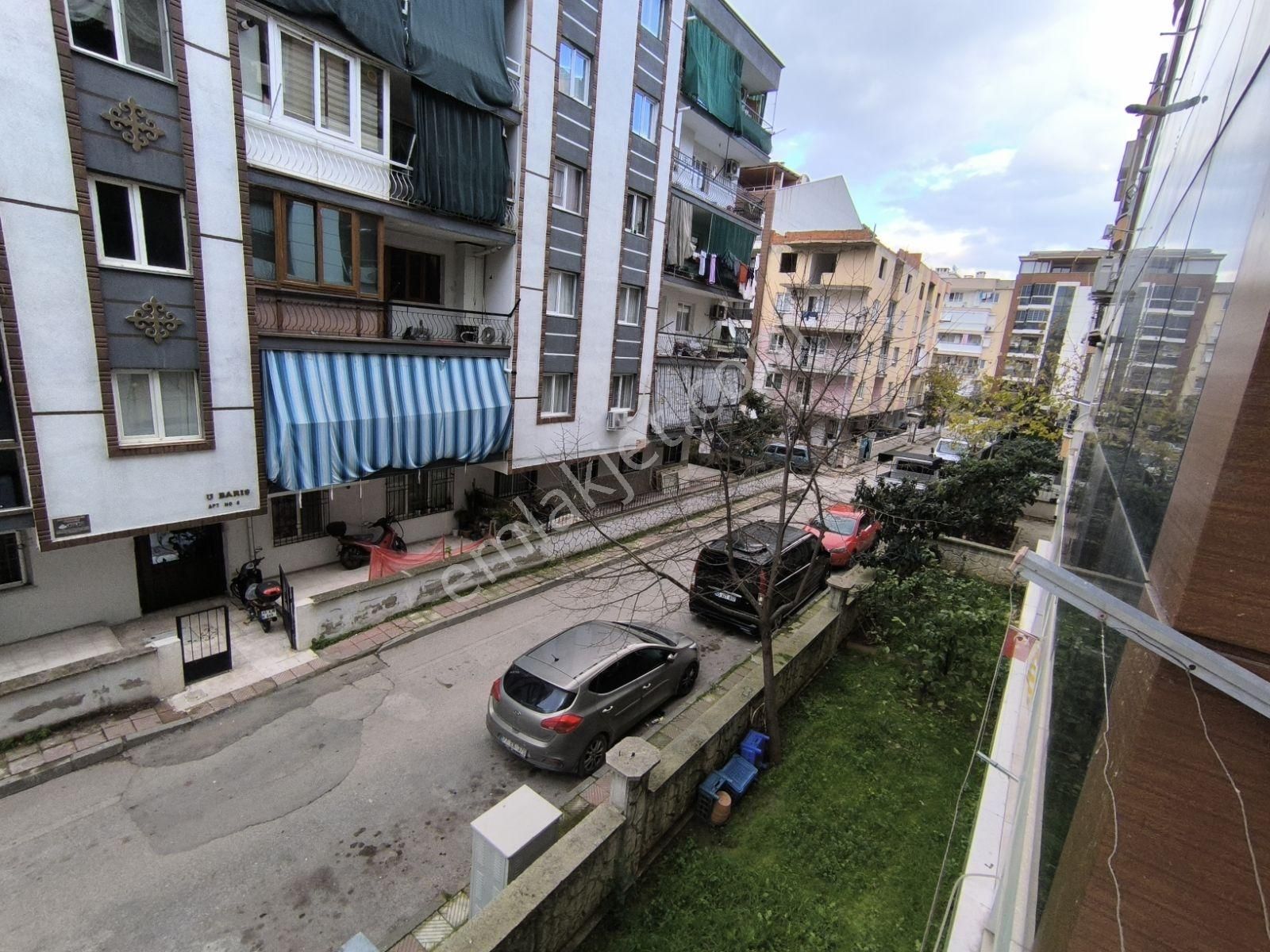 Manisa Yunusemre Merekezefendi Mah.1.balkon 2+1 95 M2 7 Yıllık