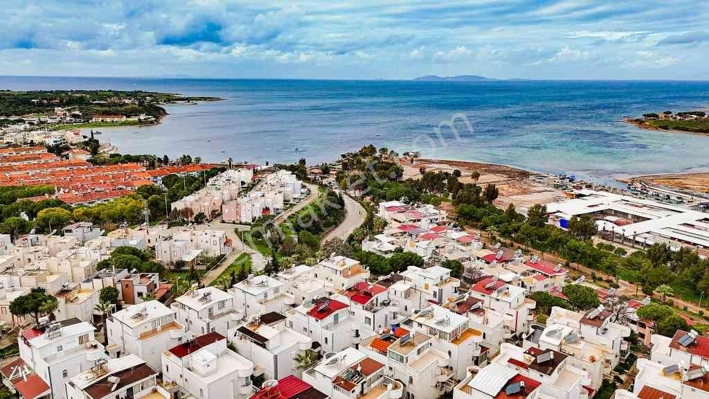 Didim Mavişehir Mavi Ay Sitesinde Deniz Manzaralı Villa