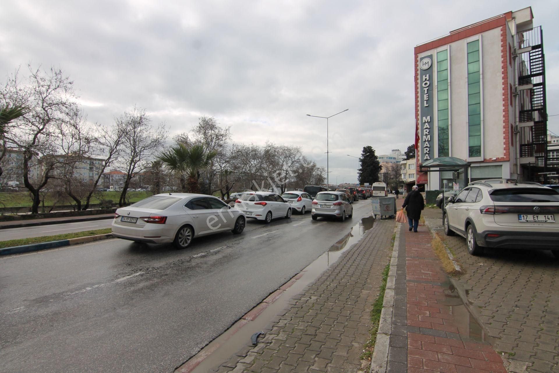 Çanakkale Merkez Eski Belediye Yakını Kiralık İşyeri