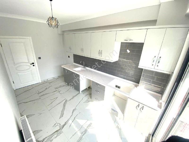 🏡aktiften Bahçelievler'de Huzurlu Oturabilceğiniz Müstakil Tadında Ayrı Mutfak 2+1 Satılık Daire🌹 - Görsel 2