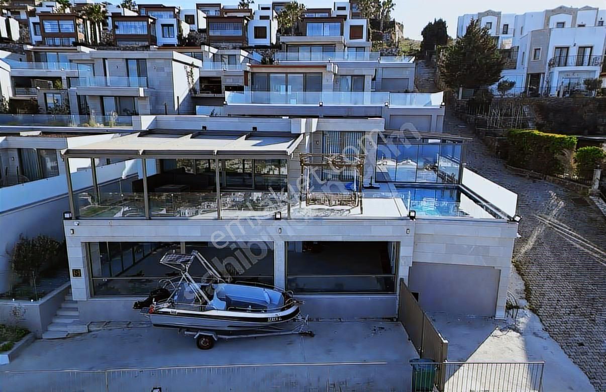Bodrum'da Müstesnai Deniz Köşe Manzaralı | 6+1 Lüks Villa - Görsel 18