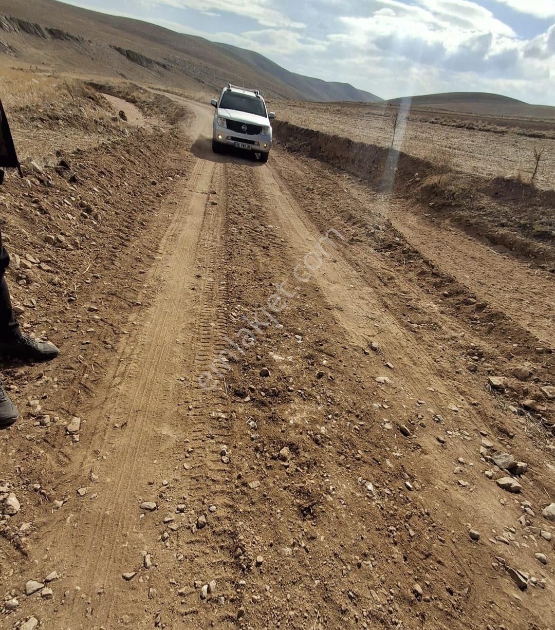 Yaşar Emlaktan Satılık Tarla - Görsel 9