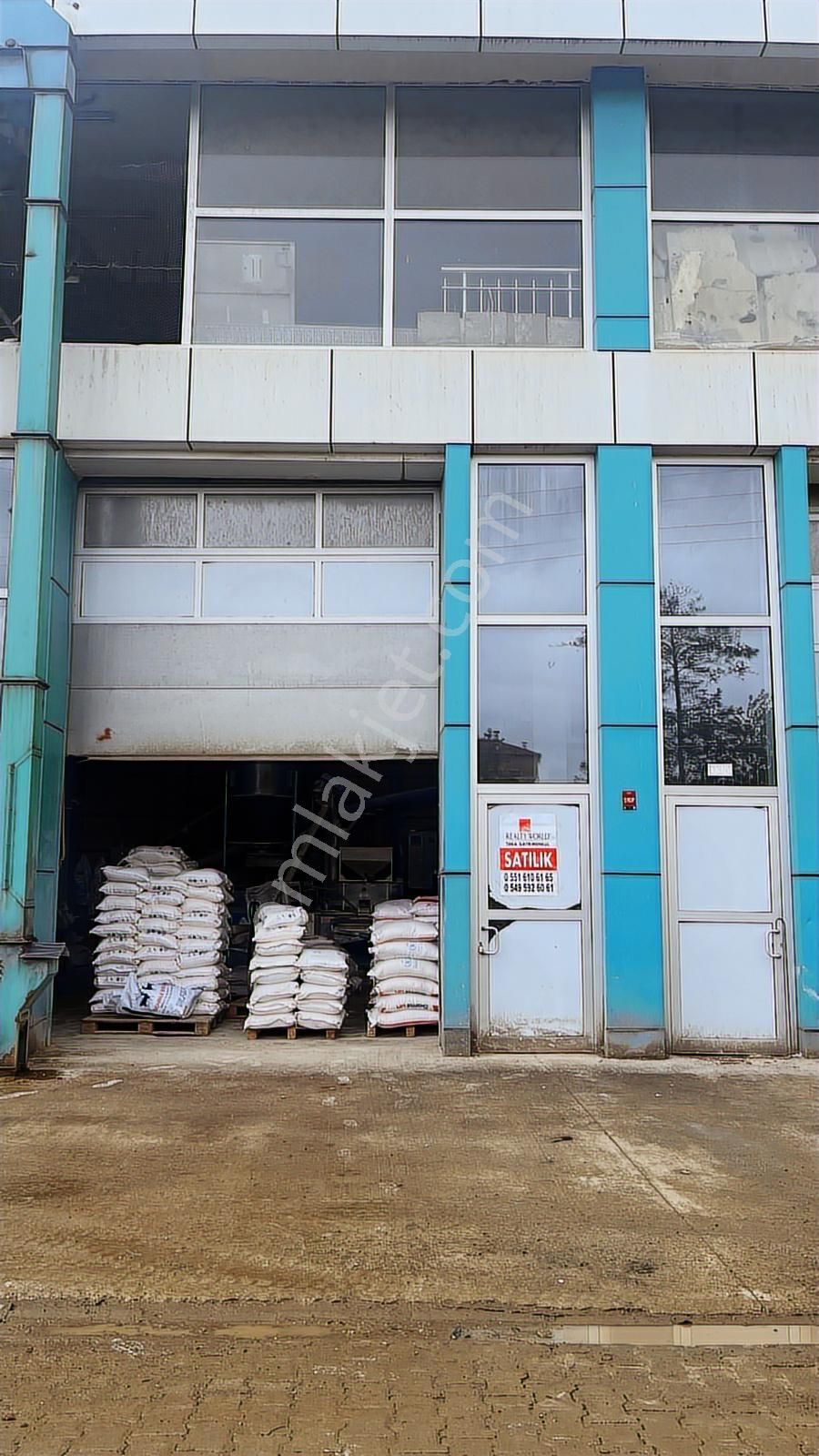 Rw Taka'dan Araklı Sanayi Sitesinde Satılık 3 Katlı Dükkan - Görsel 3