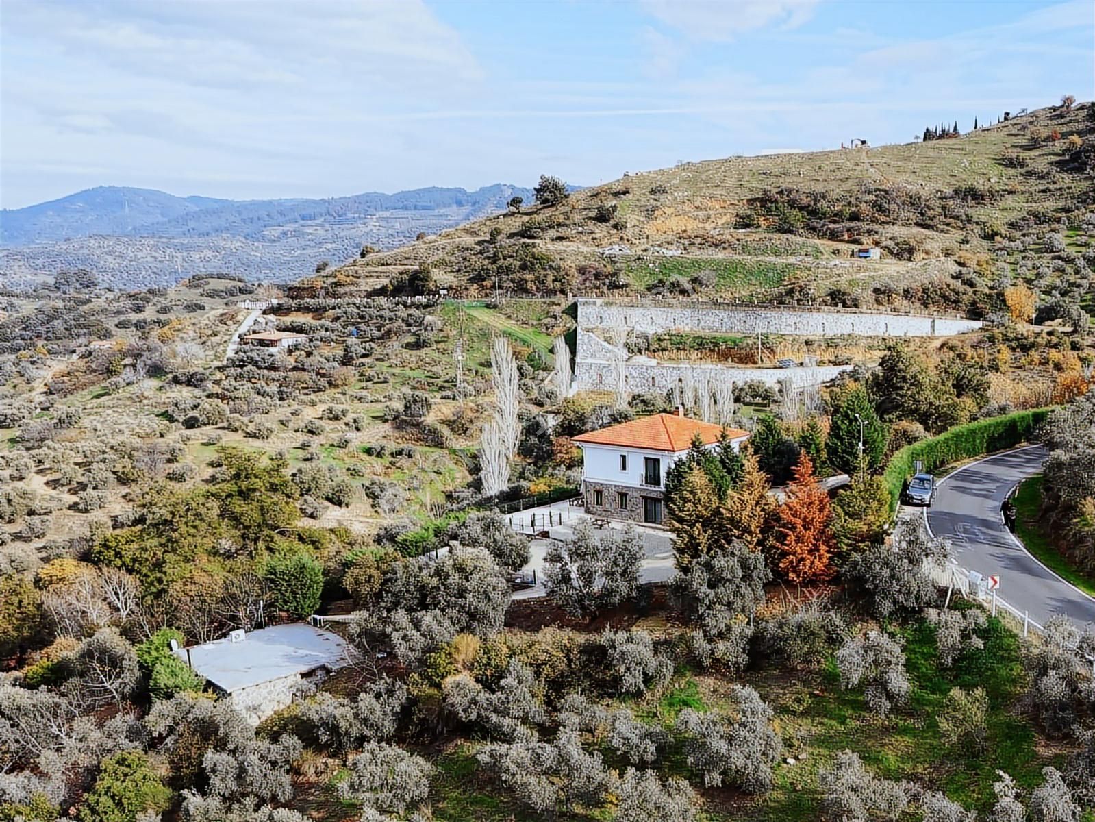 Şirince'de İşletme Ruhsatlı Satılık Çiftlik Evi Ve Arazisi