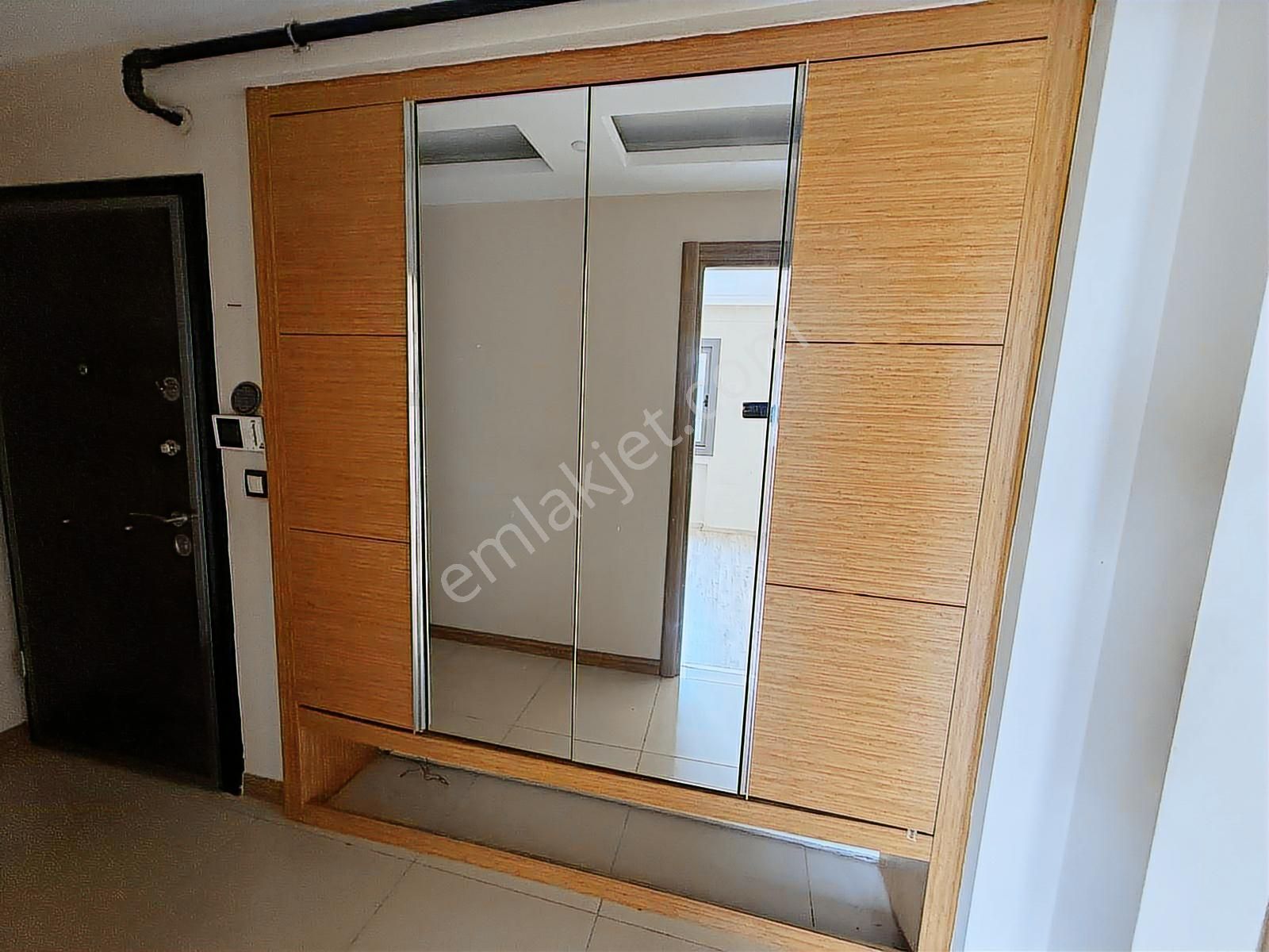 Çiğli Yeni Mahalle'de; Asansörlü, Arakat, 2+1, Eşyasız, Doğalgaz - Görsel 5