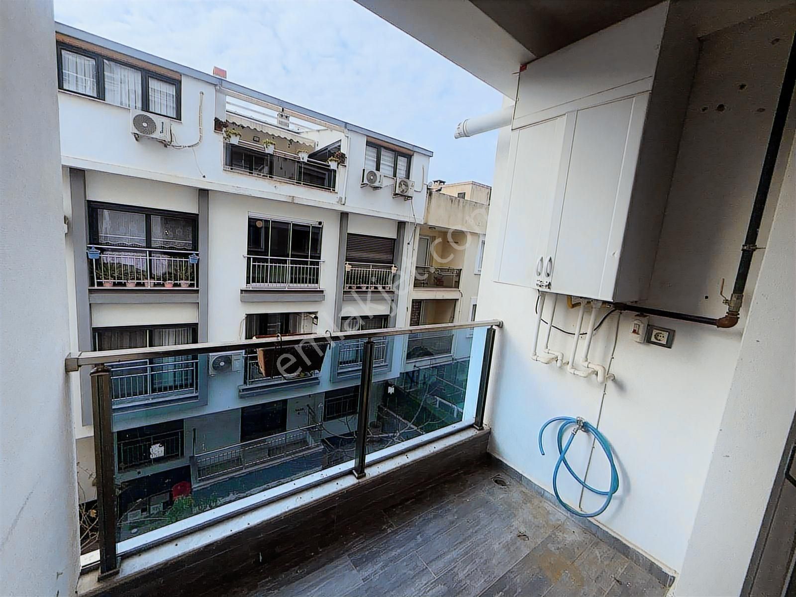 Çiğli Yeni Mahalle'de; Asansörlü, Arakat, 2+1, Eşyasız, Doğalgaz - Görsel 18