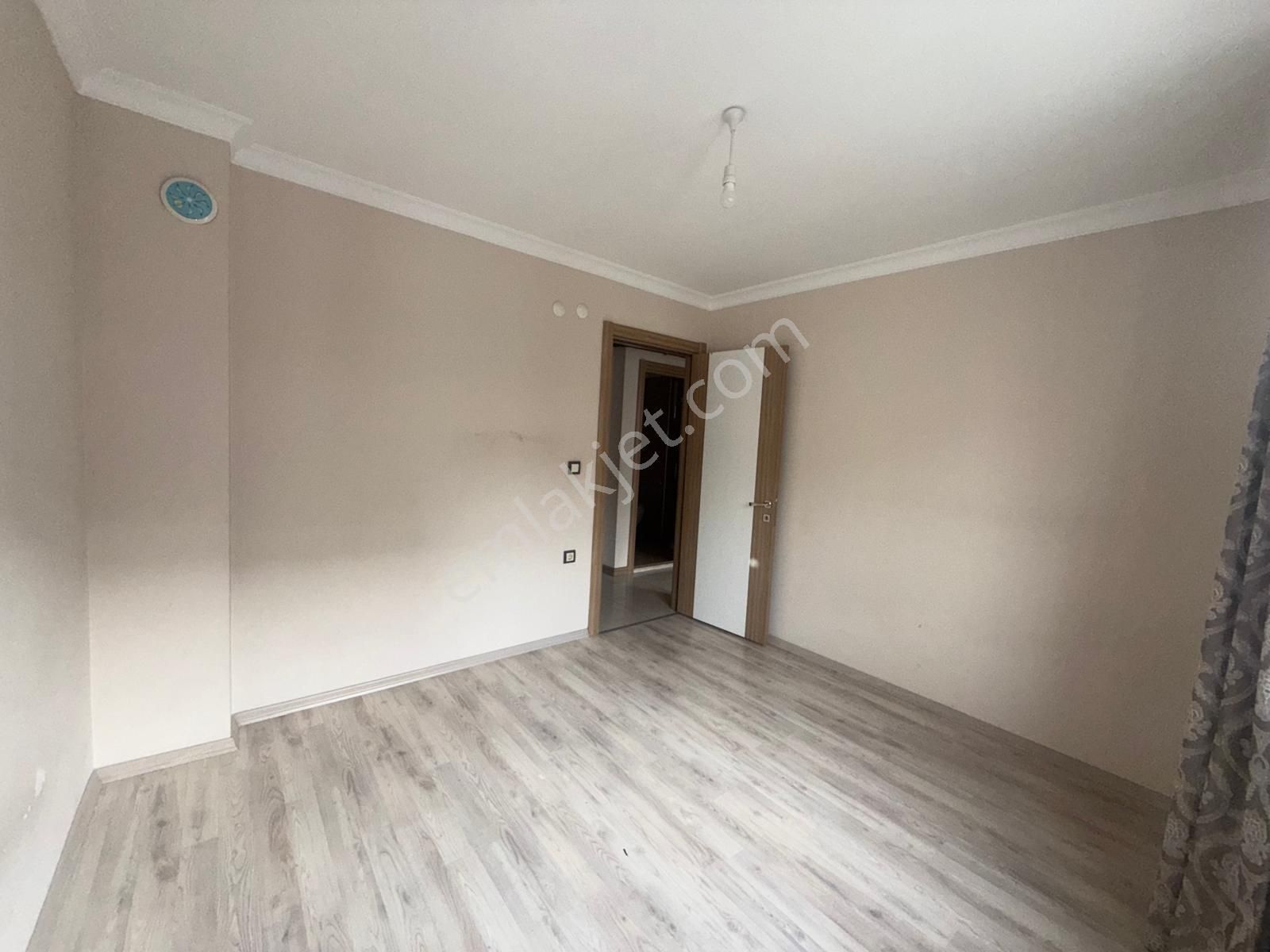 Çiğli Yeni Mahalle'de; Asansörlü, Arakat, 2+1, Eşyasız, Doğalgaz - Görsel 11