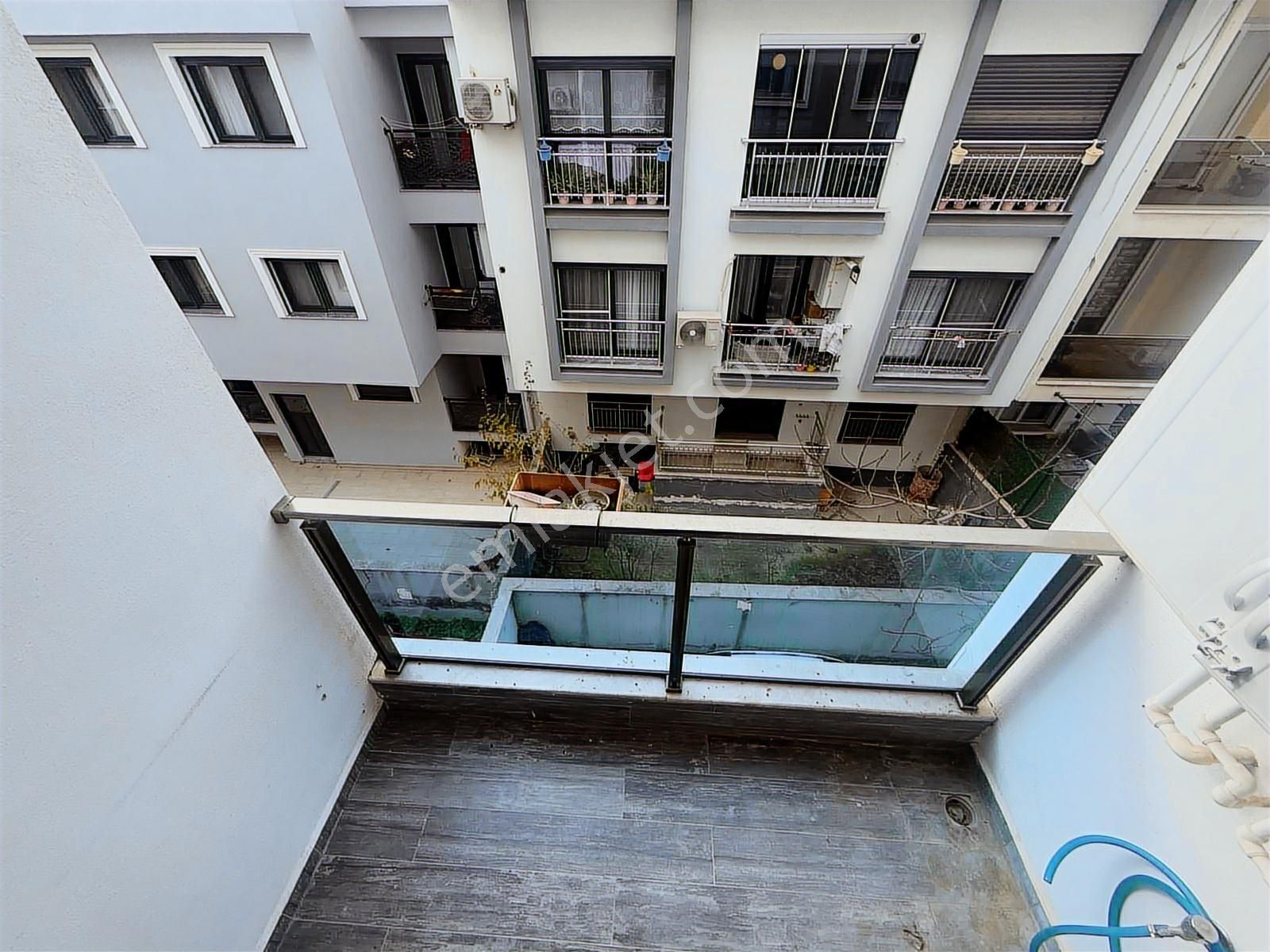 Çiğli Yeni Mahalle'de; Asansörlü, Arakat, 2+1, Eşyasız, Doğalgaz - Görsel 27