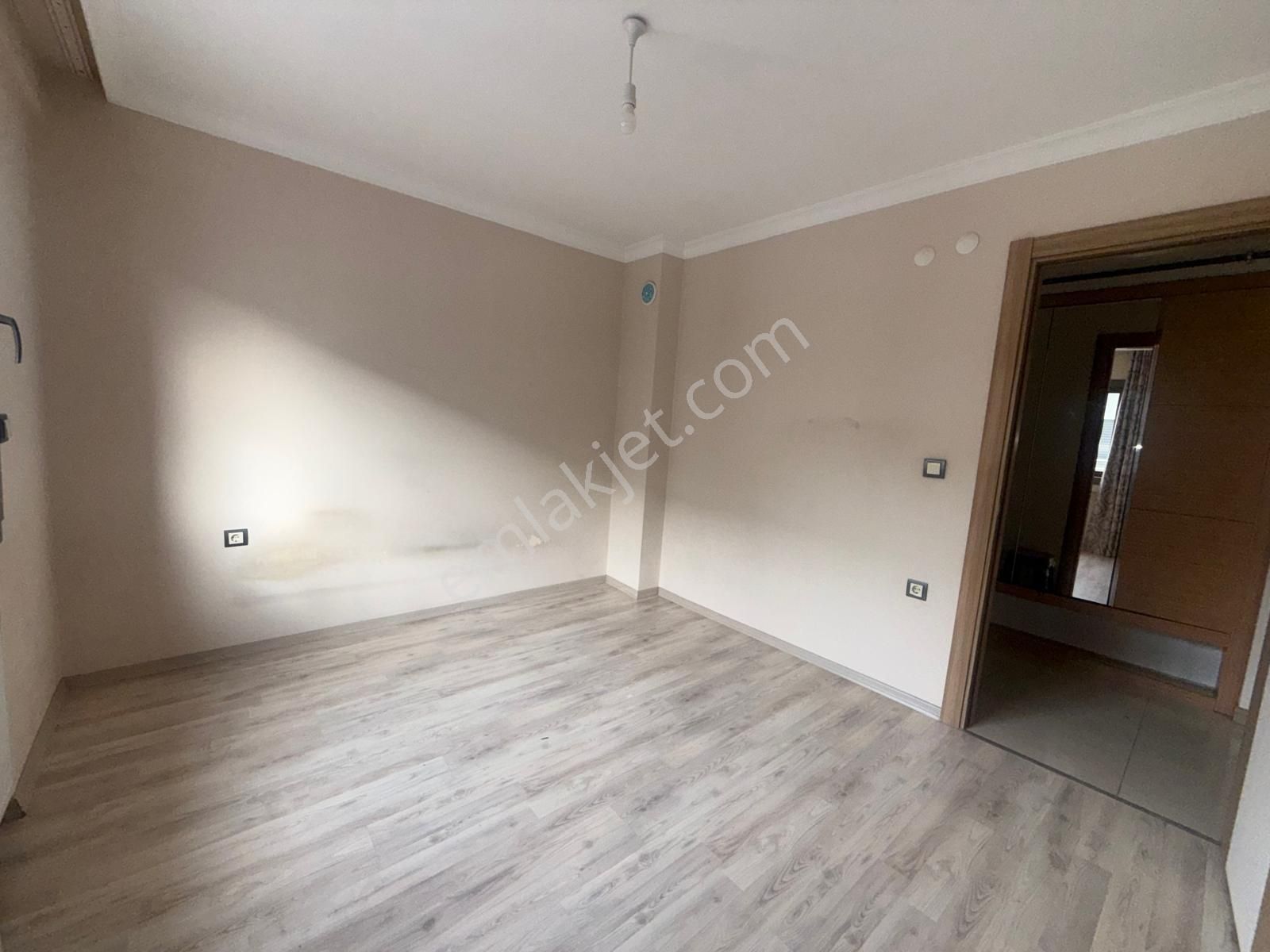 Çiğli Yeni Mahalle'de; Asansörlü, Arakat, 2+1, Eşyasız, Doğalgaz - Görsel 7