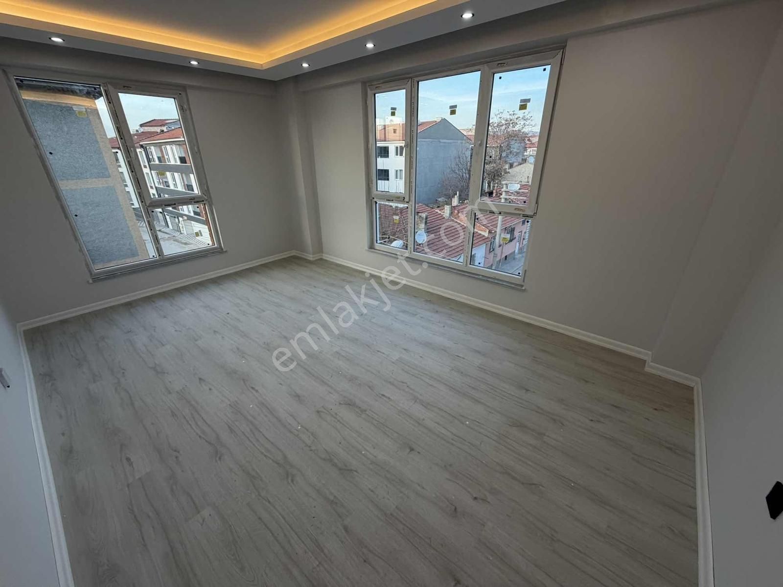 Fazelden Gazi Yakup Satar Ve Derman Cad. Yakını Köşe 2+1 - Görsel 3