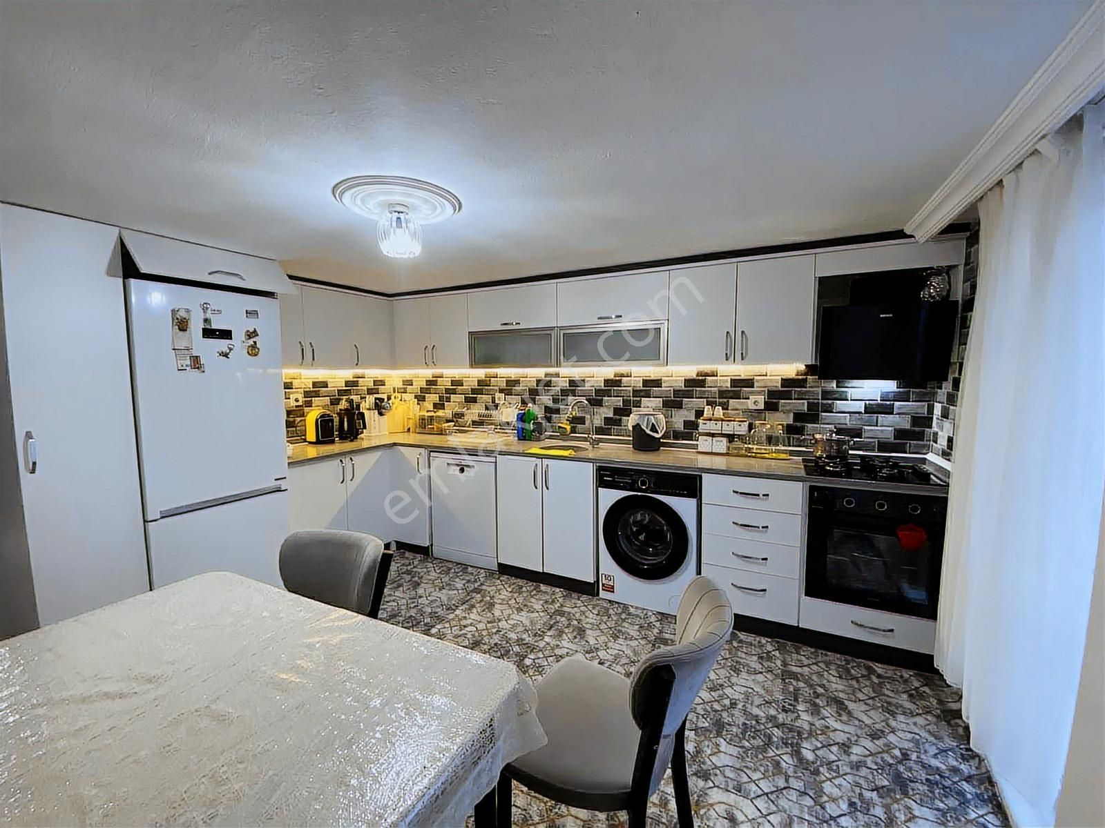 Korcan Caddesi Üzeri 4 Cepheli Full Yapılı 3+1 Satılık Daire - Görsel 9