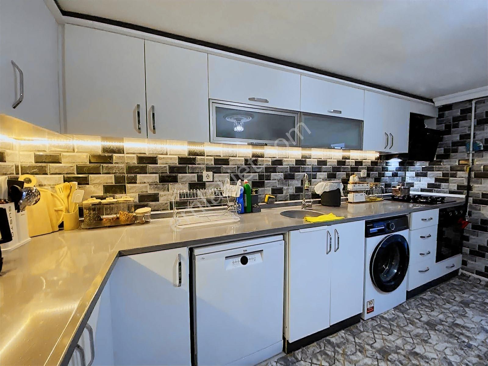 Korcan Caddesi Üzeri 4 Cepheli Full Yapılı 3+1 Satılık Daire - Görsel 4