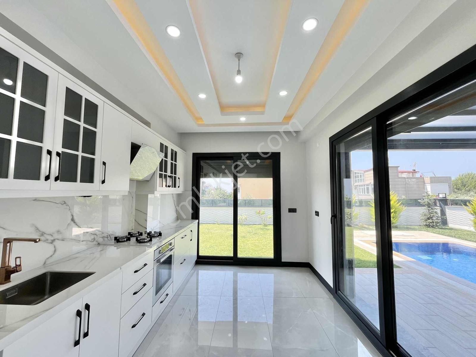 Onur Yıldırımdan Havuzlu Tam Bağımsız Deniz Manzaralı 5+1 Villa - Görsel 21