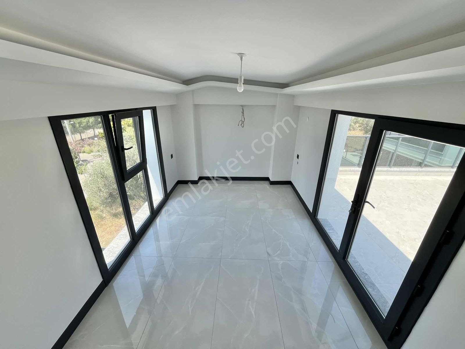 Onur Yıldırımdan Havuzlu Tam Bağımsız Deniz Manzaralı 5+1 Villa - Görsel 8