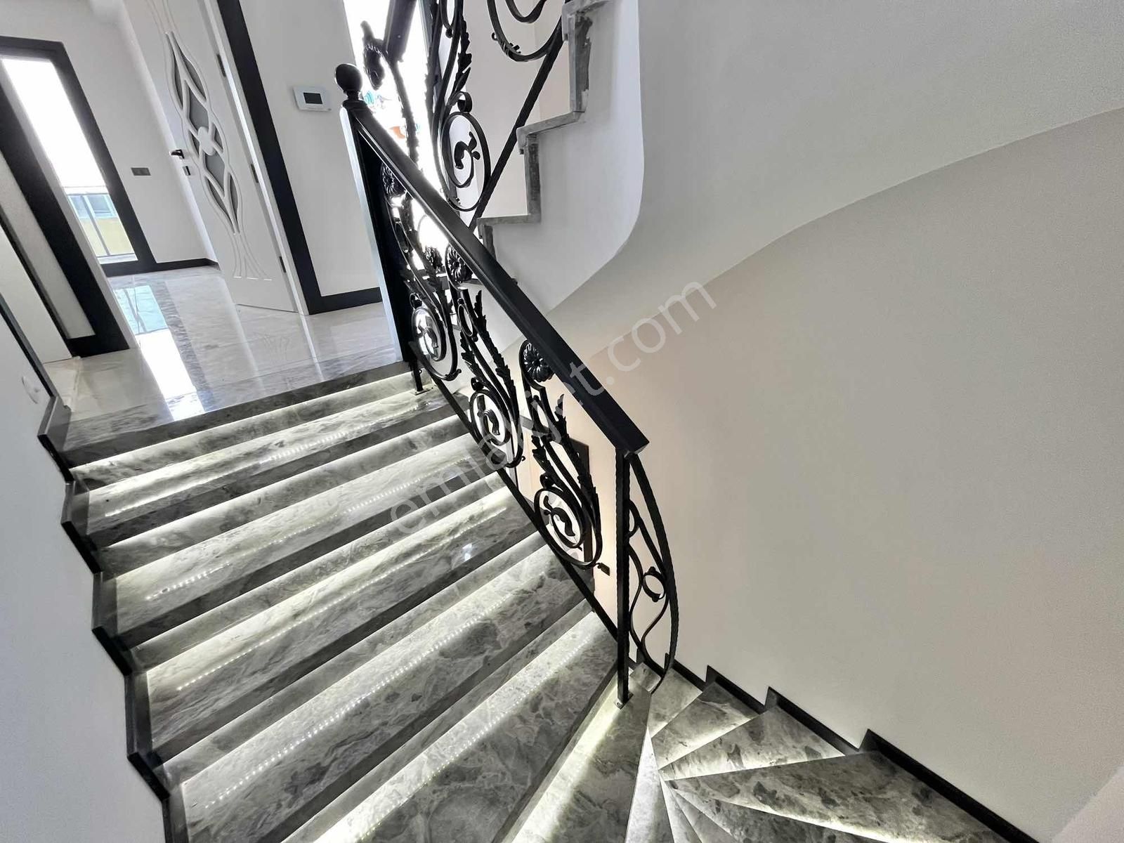 Onur Yıldırımdan Havuzlu Tam Bağımsız Deniz Manzaralı 5+1 Villa - Görsel 34