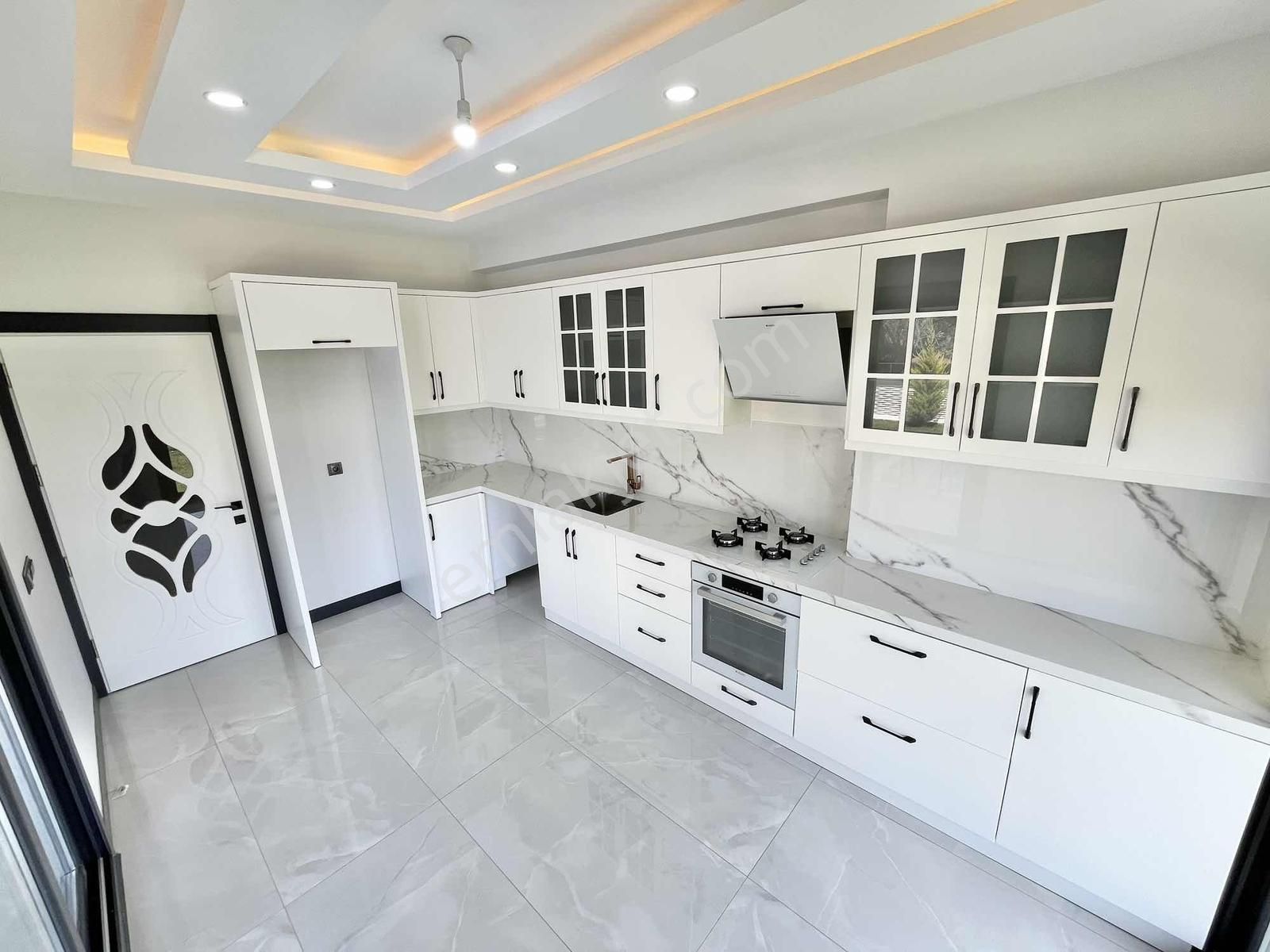 Onur Yıldırımdan Havuzlu Tam Bağımsız Deniz Manzaralı 5+1 Villa - Görsel 11