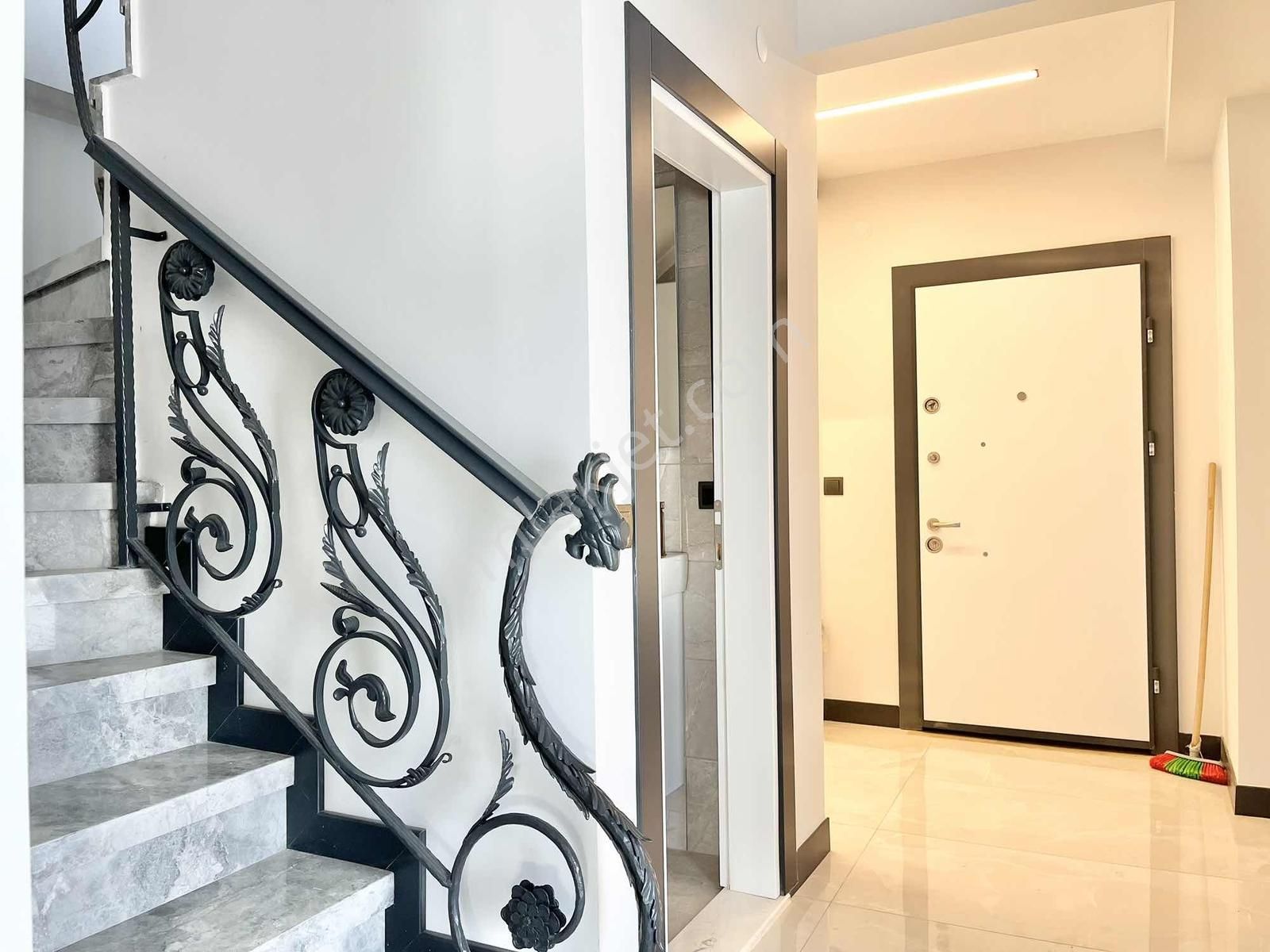 Onur Yıldırımdan Havuzlu Tam Bağımsız Deniz Manzaralı 5+1 Villa - Görsel 20